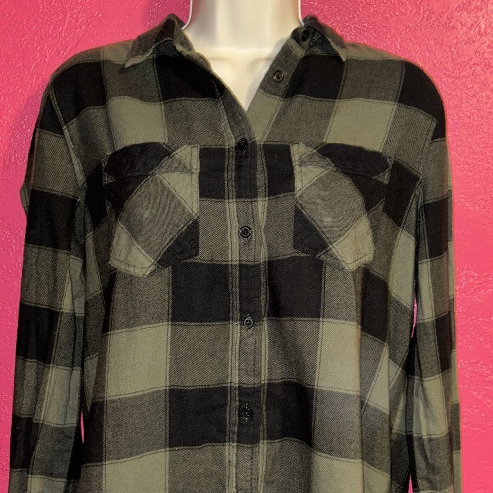 Express green and black plaid cotton flannel shirt. Sz small.